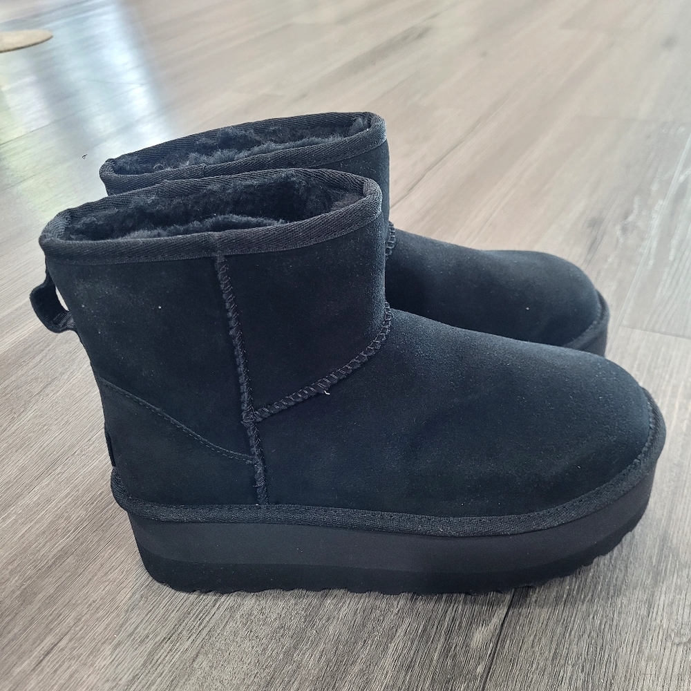 Ugg Classic Mini Platform Black Boots Women's Size 8 NEW